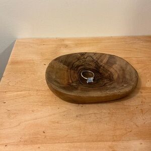 Les Nereides solitaire ring